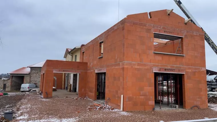 Construction d'un garage collé à une maison mitoyenne d'un côté, Roanne, BOURNEZ GUILLOT