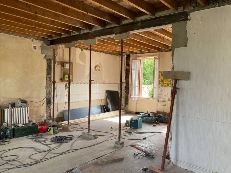 Pose d'un IPN pour une ouverture de mur, Roanne, BOURNEZ GUILLOT